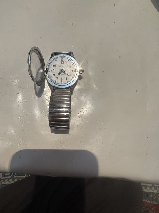 Часы восток  механйческйе для не зрачйх в очень хорошем состояний