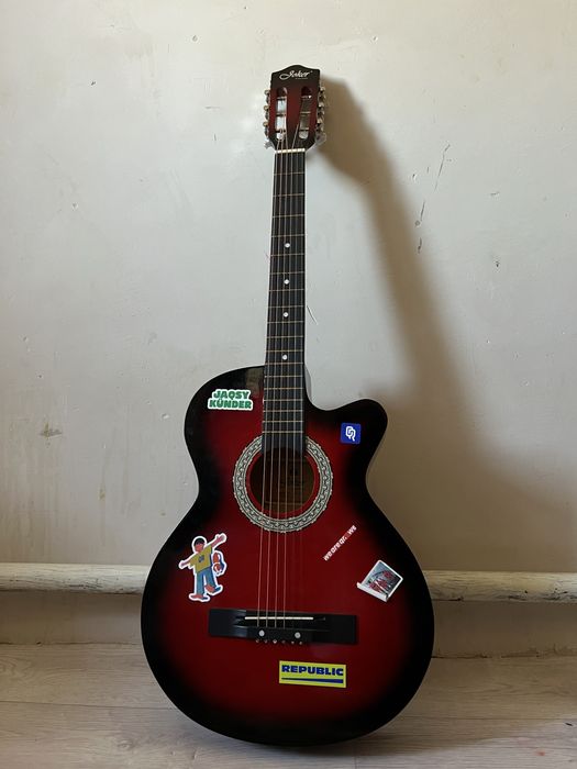 Продаеться Гитара