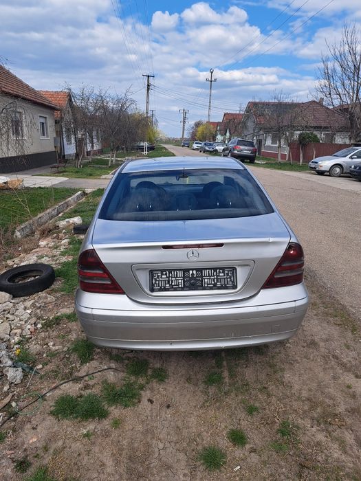 Mercedes C 220 cdi 2003 nu are acte este  radiat 590€