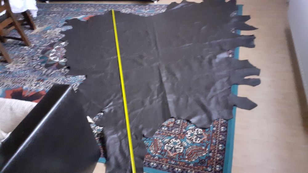 Piele vițel dintr-o o bucată de culoare maro inchis