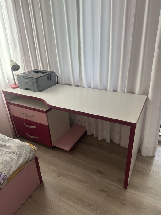 Обзавеждане за детска стая с легло , нощно шкафче и бюро