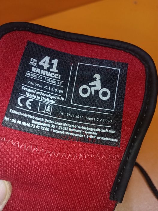 Vanucci кожени кецове N 41