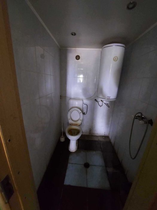 Промишлен имот ведно с апартамент, гр. Омуртаг