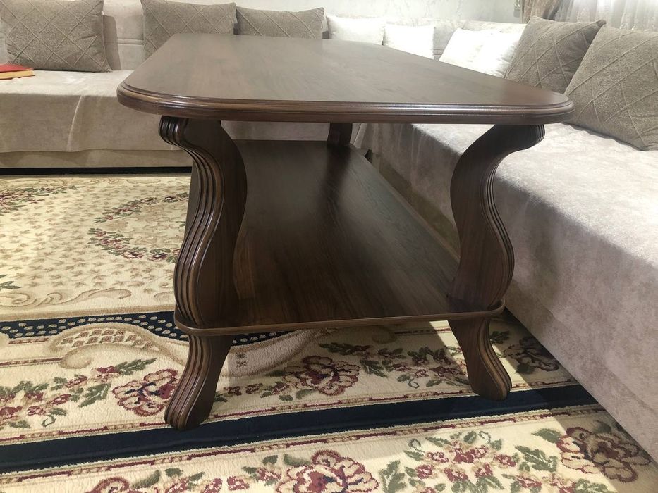 Stol, holati yangi, sifati a'lo, foydalanilmagan