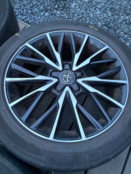 Продавам оригинални Toyota алуминиеви джанти 18” с гуми