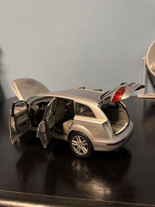 Vand macheta Audi Q7 Kyosho 1/18