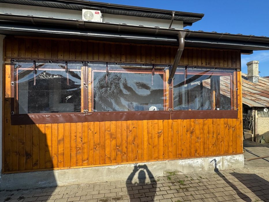 Folie transparenta cu capse și bride