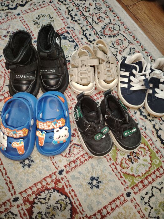 Продам детскую обувь