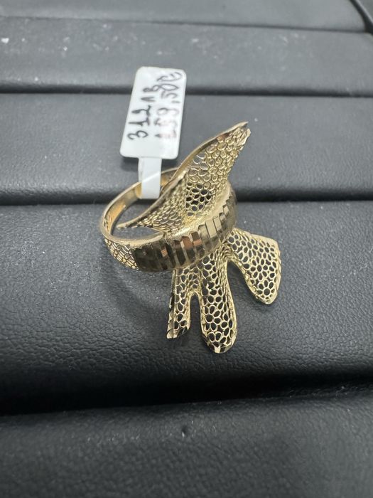 Златен пръстен с пандела