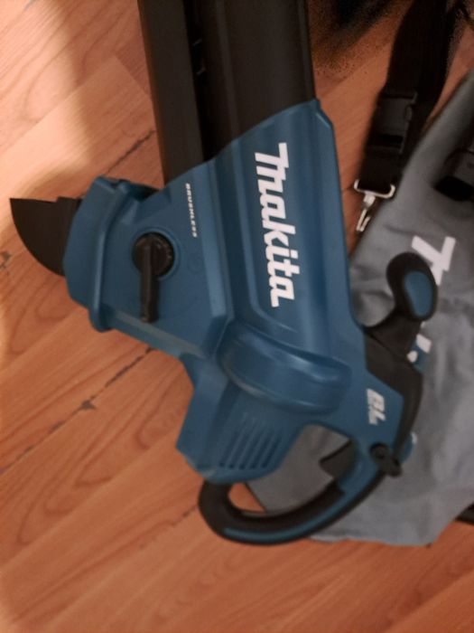 Vând makitta cordless blower vacum