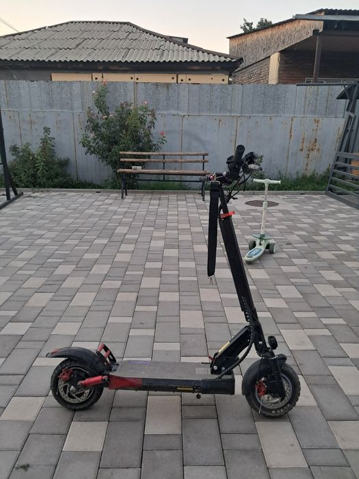 Продам электросамокат куго м4 про