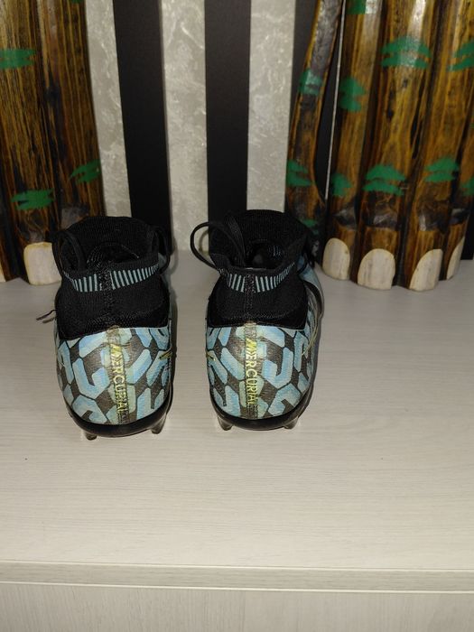 Футбольные бутсы, шиповки