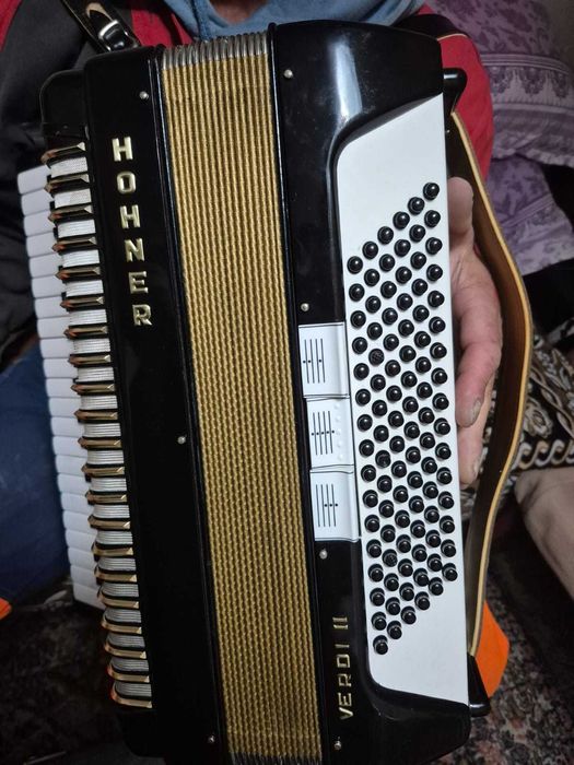 Vând acordeon în stare f.bună