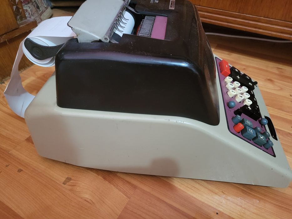 Masina de calcul Olivetti Divisumma 24 recondionata