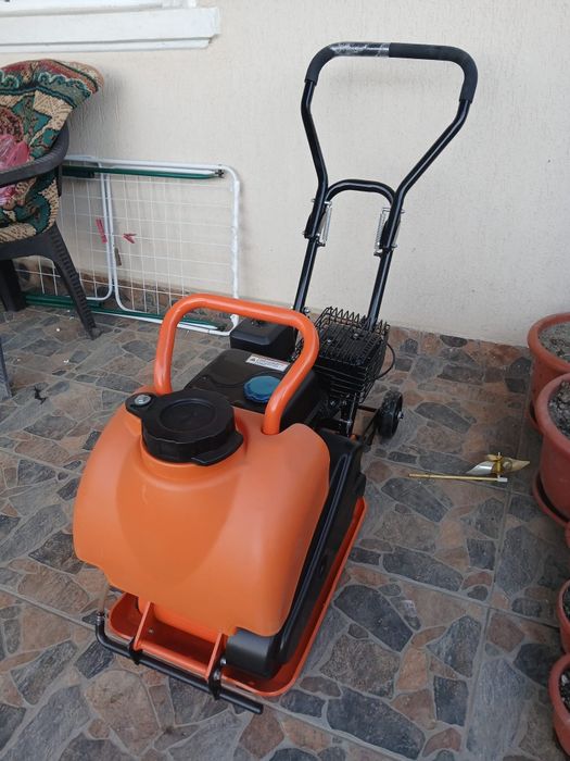 Vând placă compactoare