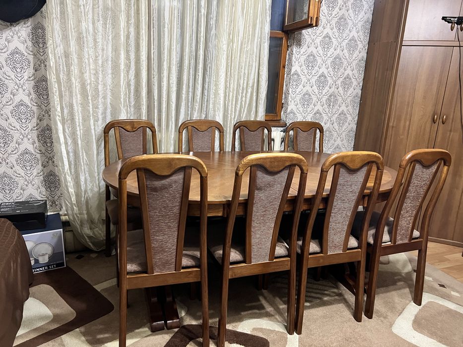 Стол со стульями