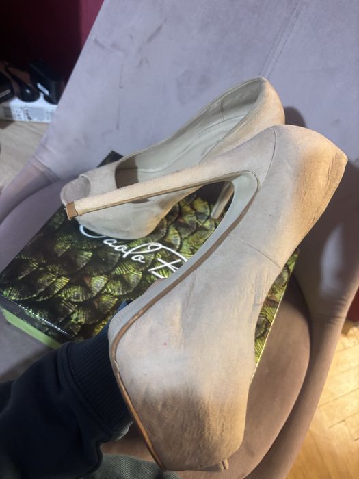 Високи токчета бежови