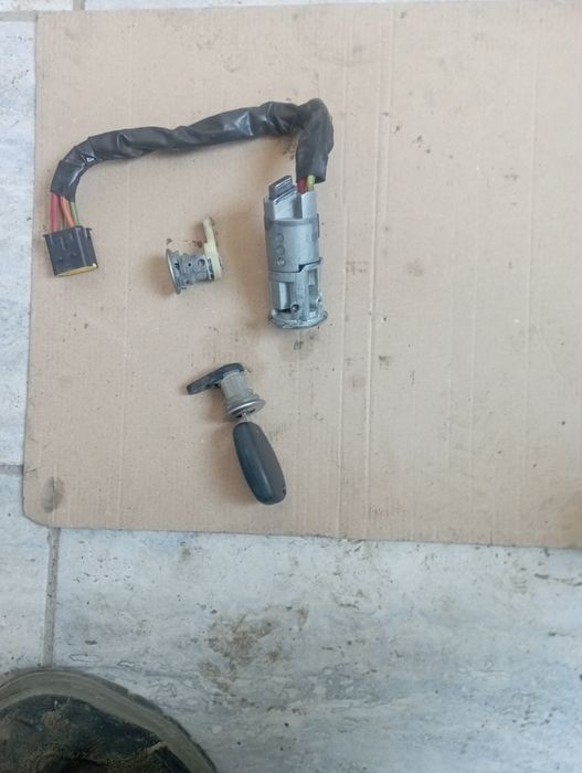 Contact cu butuci Cheie  Dacia Logan