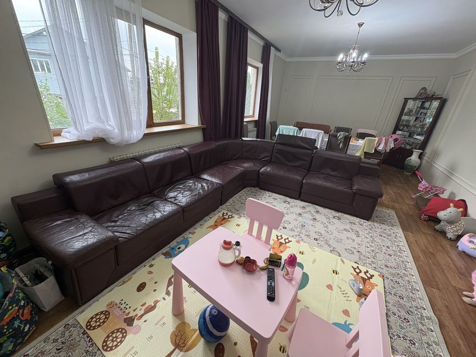 Кожаный диван бу