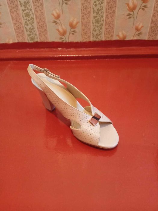 Элегантные босоножки