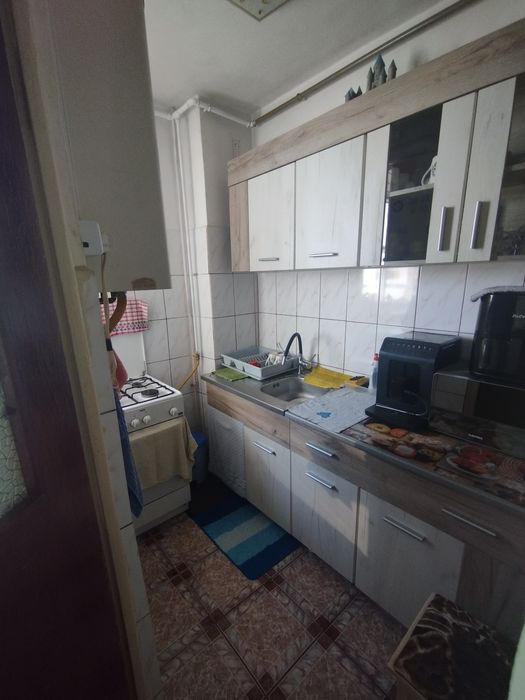 Primesc o femeie în gazdă pe termen lung în garsonieră