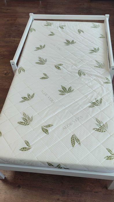 Кровать детская деревянная