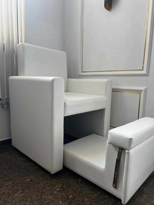 Стол за педикюр -бял еко кожа