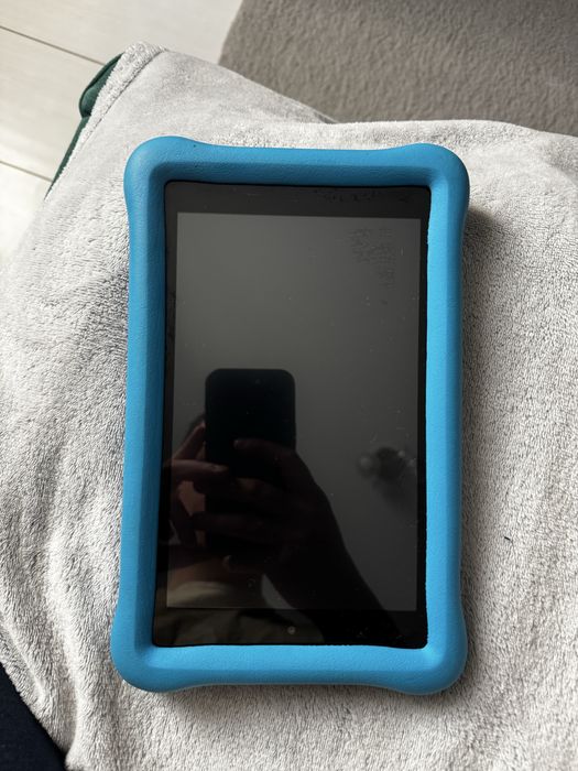 Tableta Amazon Fire HD 10 Kid + gratis tableta Albastra Amazon fire 8