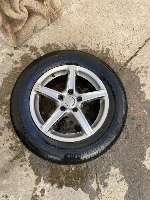 Продам комплект дисков с летними шинами