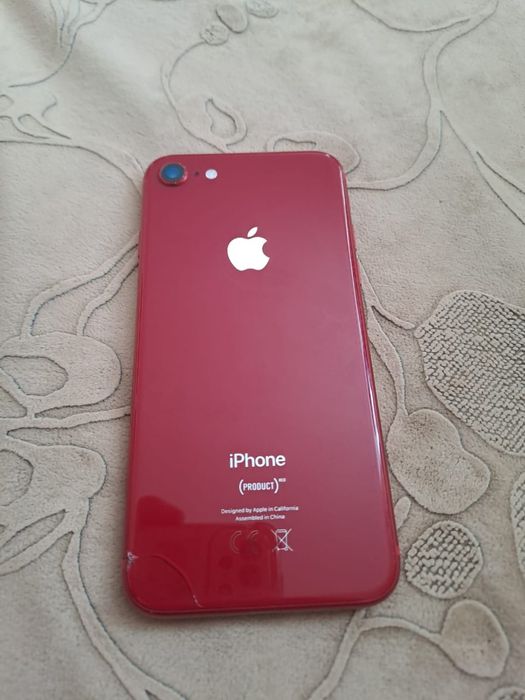 Продам айфон 8.