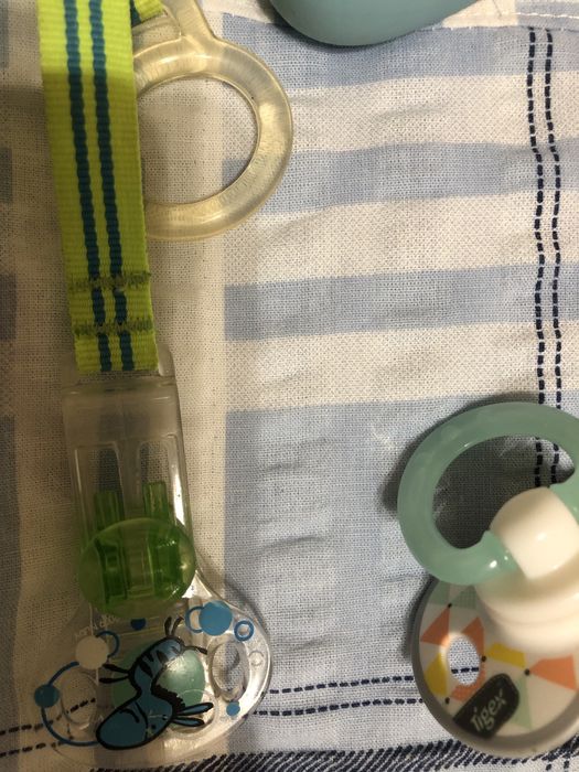 Продаются кружка  и соски.