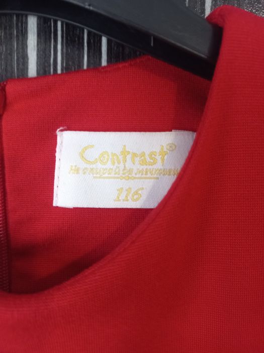 Червени роклички с черни точки /Калинката и черния котарак