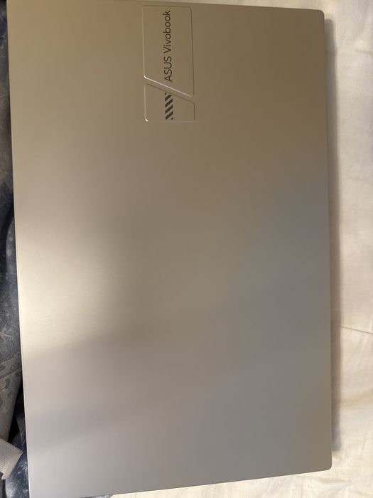Asus vivobook.