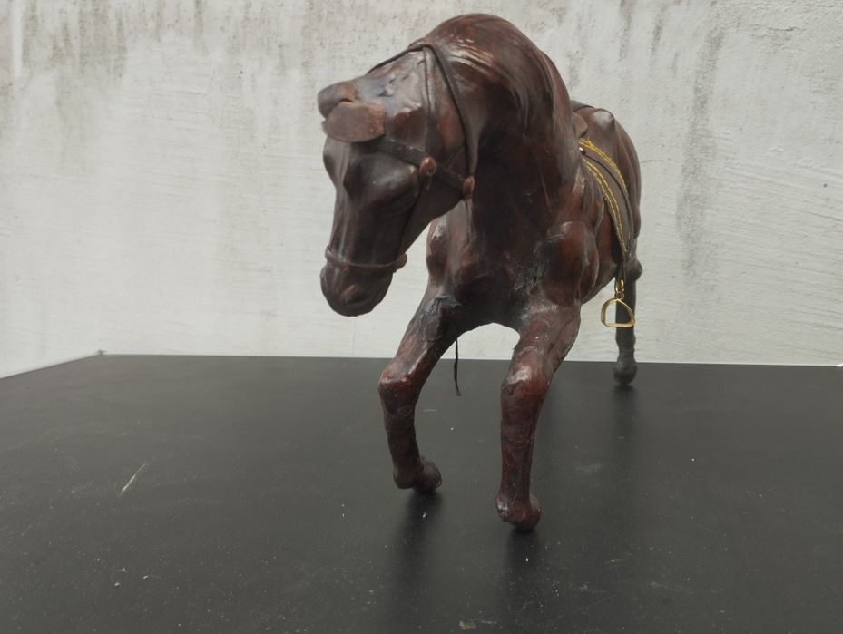 Ретро Кожена фигурка на Кон