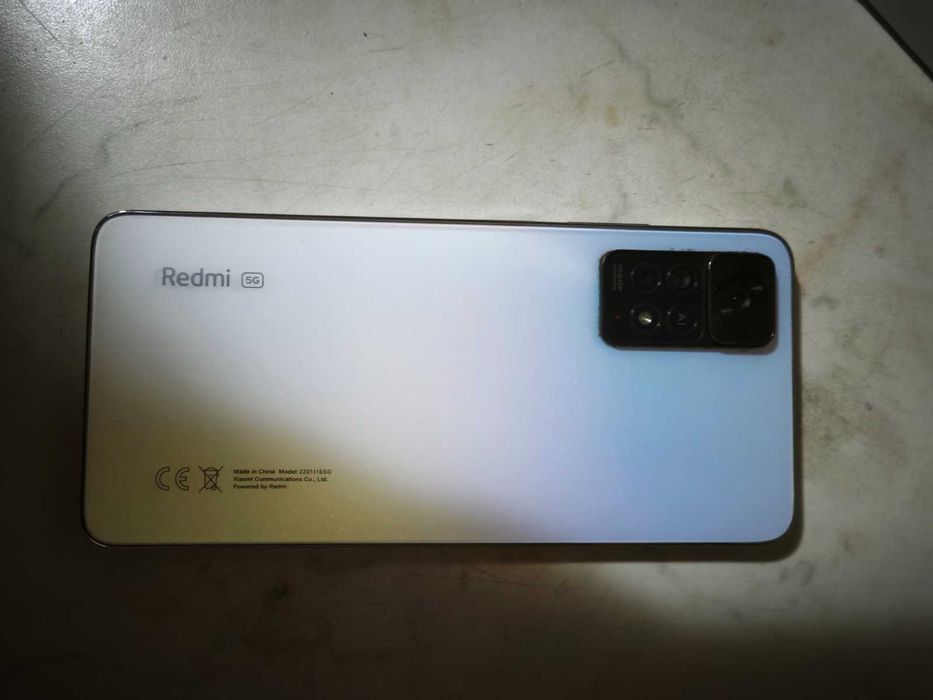 Продавам телефон Xiaomi Redmi 11 pro 5G