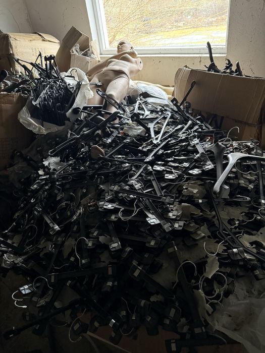 Закачалки различни видове – голямо количество / за магазин за дрехи