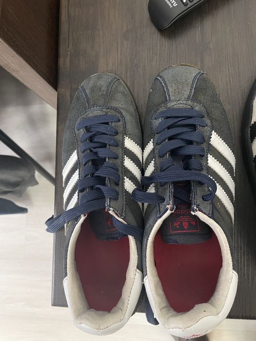 Продам кроссовки адидас 40 размер