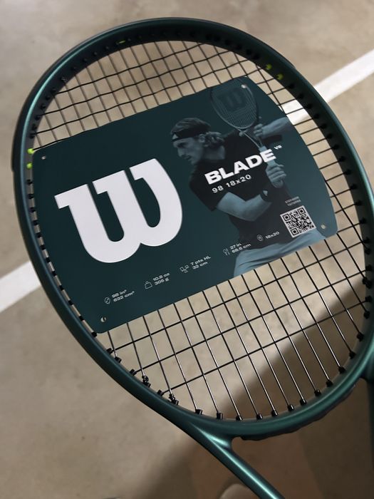 Тенис ракета Wilson Blade 18/20 пусната в действие