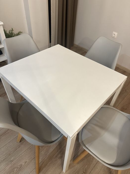 Трапезна маса и столове