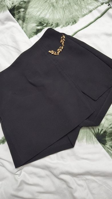 Fusta-pantalon elegantă