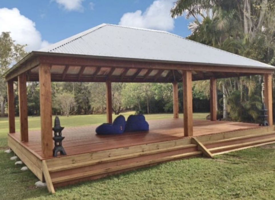 Vând foișoare din lemn