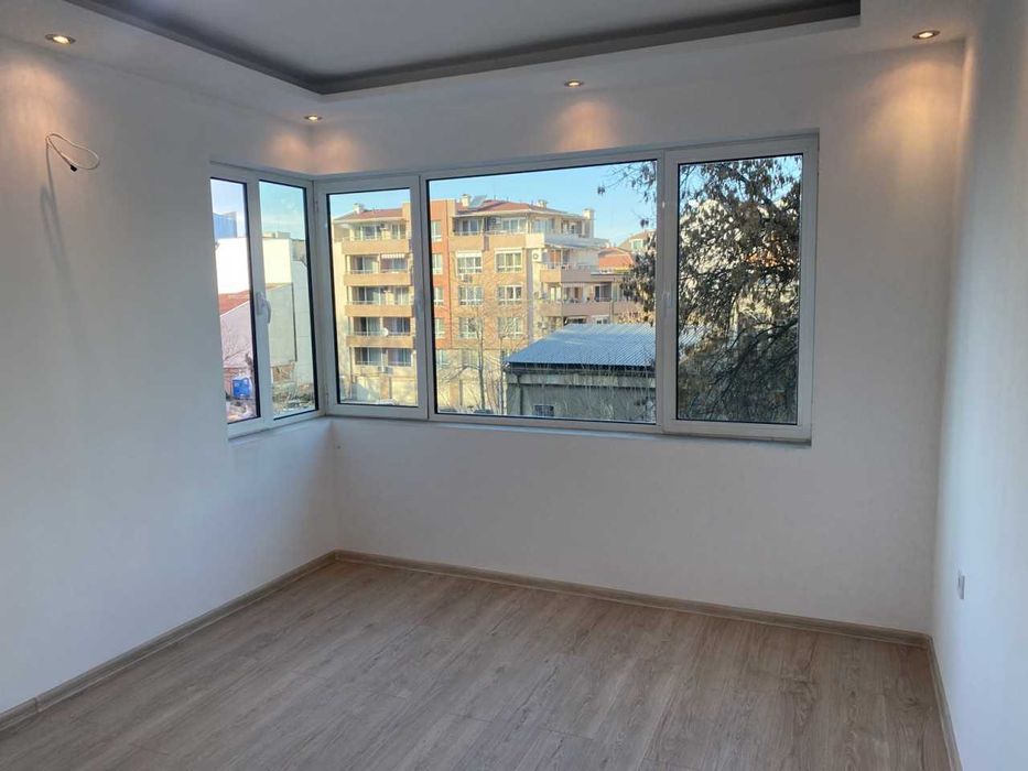 Продава се Тристаен апартамент в Пловдив, Кършияка - 71 кв.м за 2324 €/кв.м - Снимка #2