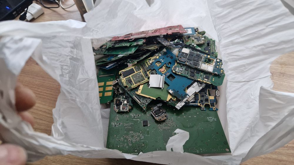 Placi telefoane  laptop aur argint