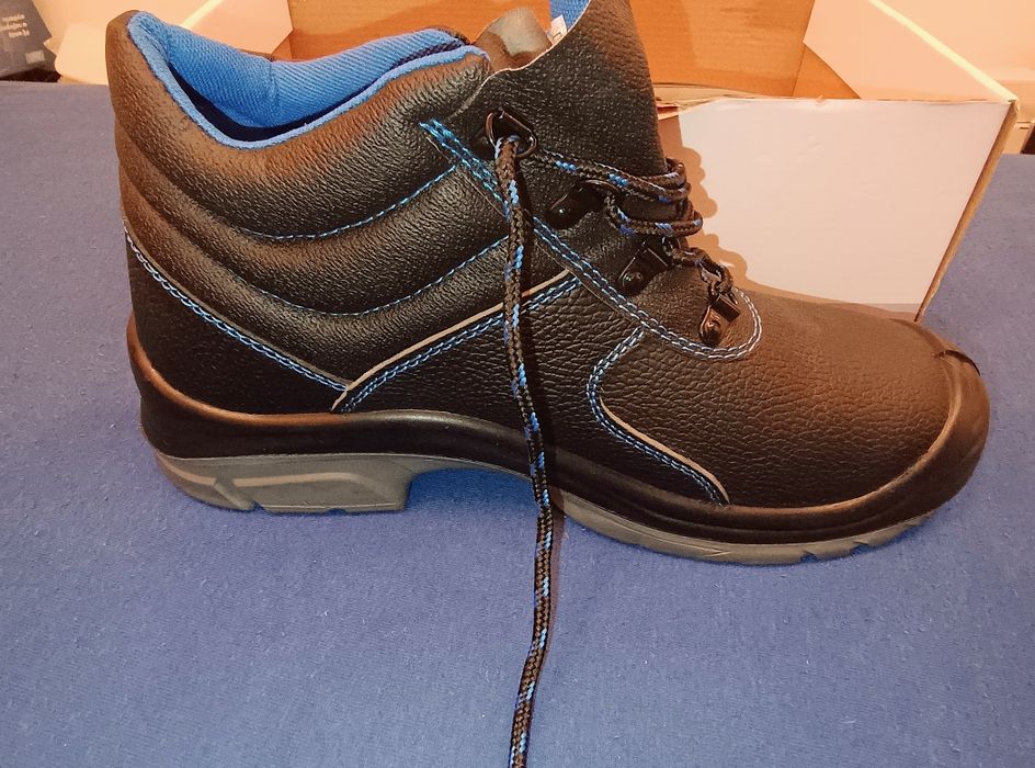 Bocanci și pantofi protecție