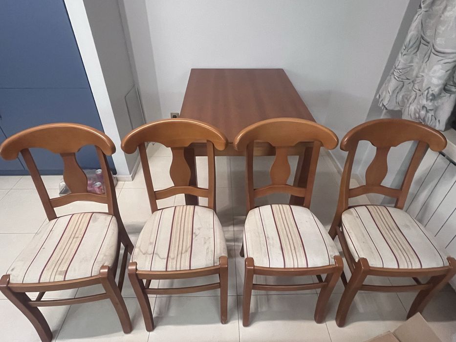 Масивна трапезна маса (120/80) с 4 стола – масив, отлично състояние