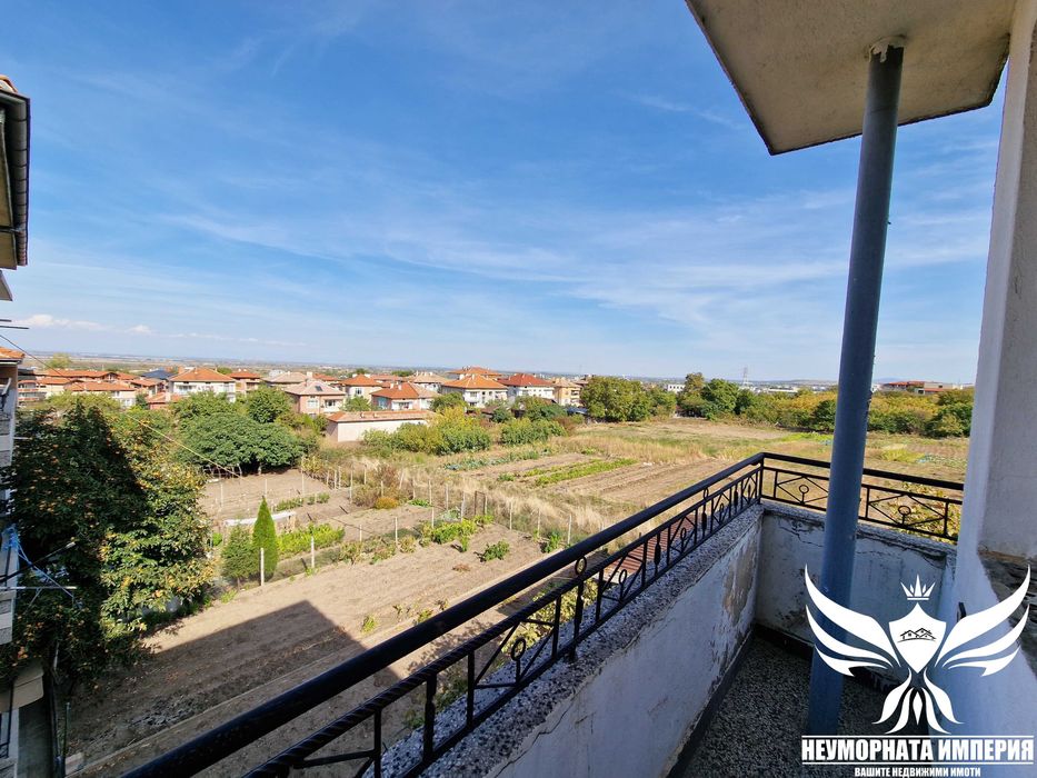 Продавам тристаен 72кв с 1/2партер и 1/2двор в Асеновград, Долни Воден