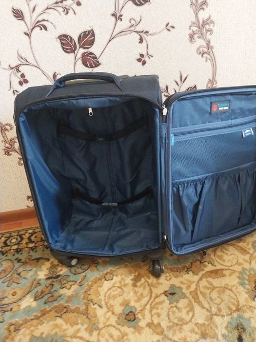 Продам чемодан для перевозки багажа