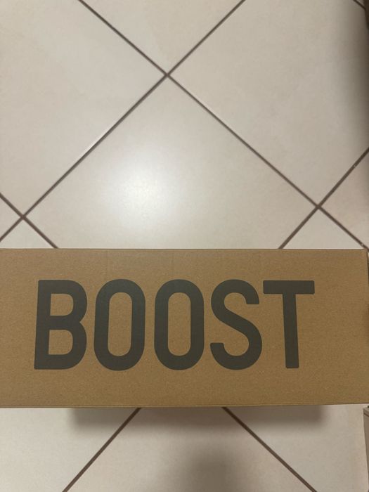 Adidasi Yeezy Boost 350