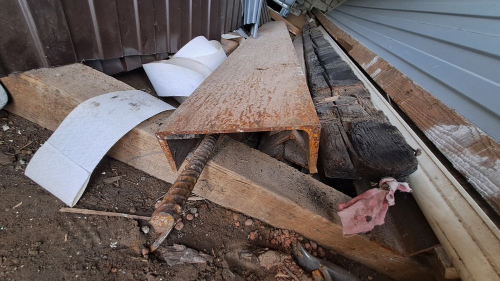 Швеллер 20 см. Длина 3 метра.