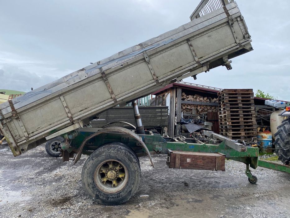 Remorca basculabila pe 3 parti 15 tone, 4.50 m x 2.20 m